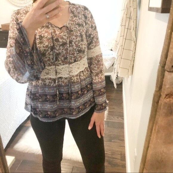 Altar’d State small floral top - Picture 5 of 8